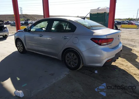 2020 Kia Rio S z USA, uszkodzony, nr VIN 3KPA24AD2LE275680